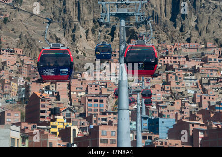 Mi Teleferico, il cavo antenna auto-sistema operante in La Paz dal 2014 Foto Stock