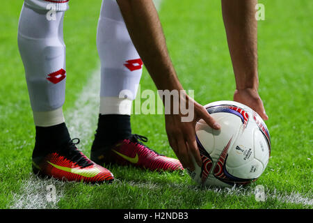 Baku in Azerbaijan. 29Sep, 2016. Yunus Mall? (10) di FSV Mainz 05 assume un angolo durante la UEFA Europa League match tra Gabala e FSV Mainz 05 a 8km Stadium il 29 settembre 2016 a Baku, in Azerbaijan. © Aziz Karimov/Pacific Press/Alamy Live News Foto Stock