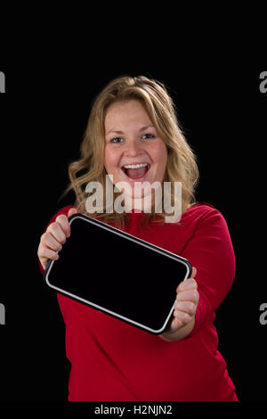 Un felice donna con una compressa Foto Stock