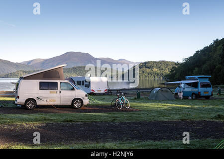 I partecipanti al Cashel campeggio sulle rive di Loch Lomond Foto Stock