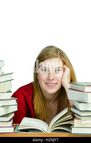 Giovane donna bionda studiando con pile di libri Foto Stock