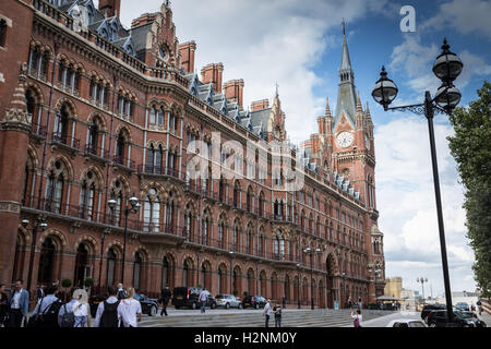 St Pancras stazione ferroviaria e hotel in North London Foto Stock