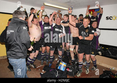 Romford celebrare la graffatura del campionato della Lega - Ipswich RFC vs Romford & Gidea Park RFC - London & South East Division due Nord Rugby - 31/03/12 Foto Stock