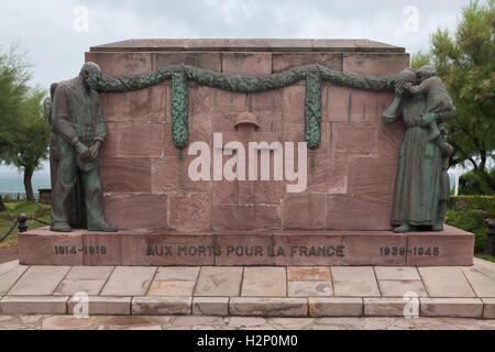 Il francese War Memorial ai caduti in guerra mondiale I e II Guerra Mondiale in Biarritz, Paesi Baschi francesi, Francia. Foto Stock