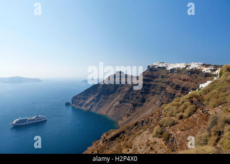 Vista dell'isola vulcanica e caldera, Santorini, Grecia Foto Stock
