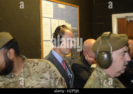 Royal membro della famiglia, Prince Edward, Earl del Wessex, mostrato durante la sua visita a Morfa Riserva dell'esercito a Swansea, Swansea Galles Foto Stock