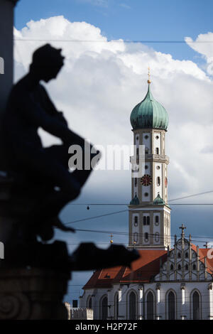 Santi Ulrich e Afra la Basilica progettata dall architetto tedesco Burkhart Engelberg ad Augsburg, in Baviera, Germania. Dettaglio del H Foto Stock