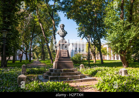 Monumento al poeta russo Alexander Pushkin in Chernihiv, Ucraina. Foto Stock
