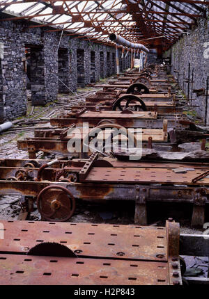 Panchine da taglio in ardesia a cinghia in Australia Mill on the Victoria Incline: Parte delle Cave di ardesia Dinorwic lavorato 1809-1969. Su terra privata. Foto Stock