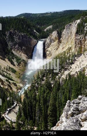 Le cascate Inferiori di Yellowstone River preso dal North Rim, il Grand Canyon di Yellowstone, il Parco Nazionale di Yellowstone Foto Stock