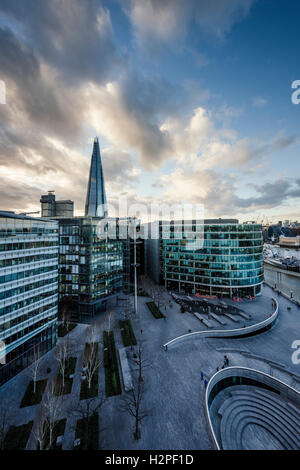 Vista di più Londra Luogo & La Shard dal Municipio di Londra, Inghilterra, Regno Unito Foto Stock