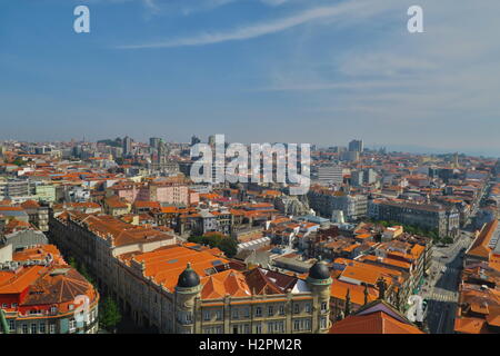 Vista dalla Clerigos Chiesa torre a Porto, Portogallo Foto Stock