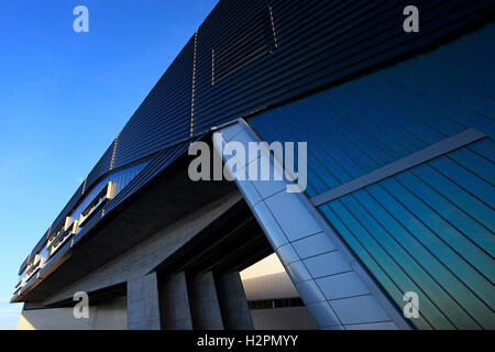 Esterno dell'edificio centrale BMW progettato dall'architetto Zaha Hadid ed è il centro amministrativo e di comunicazione centrale per lo stabilimento di produzione BMW di Lipsia. Germania Foto Stock