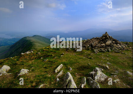 Il tumulo di pietra sul grande Rigg Foto Stock
