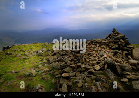 Il tumulo di pietra sul grande Rigg Foto Stock