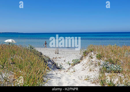 Una vista su Putzu Idu spiaggia, Sardegna, Italia Foto Stock