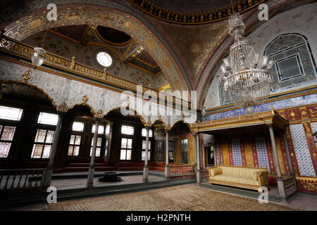 Camera di lusso all'interno dell'Harem nel palazzo Topkapi, Istanbul, Turchia Foto Stock