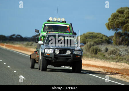 Paese veicolo portante una vettura da corsa su strada in Australia Foto Stock