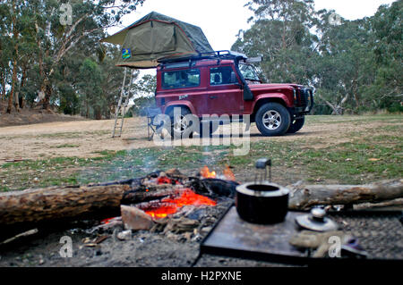 Deserto campeggio nella foresta Australiana Foto Stock