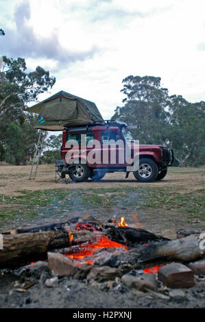 Deserto campeggio nella foresta Australiana Foto Stock