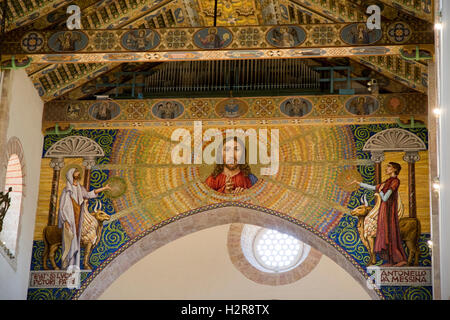 Interno della cattedrale di Messina sull isola di Sicilia italiano Foto Stock