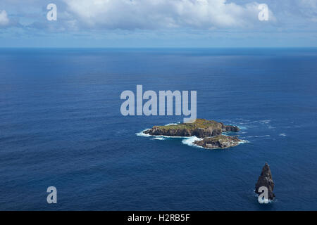 Isole di Motu Nui e Motu Iti giacente al largo dell'Isola di Pasqua Foto Stock