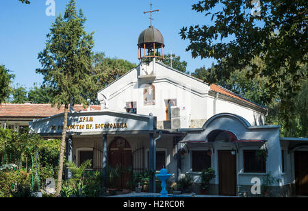 Yambol Kabile monastero 30 Settembre 2016: il sole splende e una calda giornata al Kabile Nun's monastero "Rozhdestvo Na Presveta Bogoroditsa" significa Assu di Santa Maria Monastero, asino e carrello tradizionale per una trasmissione su un pomeriggio soleggiato, la gente del posto alla frutta e verdura città del mercato del credito: Clifford Norton/Alamy Live News Foto Stock