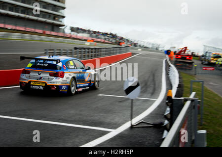 Fawkham, Longfield, UK. 1 Ottobre, 2016. BTCC racing driver Tordoff Sam e JCT600 con unità GardX durante la sessione di qualifiche della Dunlop MSA British Touring Car Championship a Brands Hatch circuito GP (foto di gergo Toth / Alamy Live News) Foto Stock