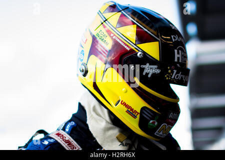 Fawkham, Longfield, UK. 1 Ottobre, 2016. BTCC racing driver Tom Ingram e Speedworks Motorsport prima sessione di qualifiche della Dunlop MSA British Touring Car Championship a Brands Hatch circuito GP (foto di gergo Toth / Alamy Live News) Foto Stock