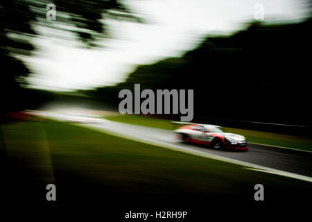 Fawkham, Longfield, UK. 1 Ottobre, 2016. Porsche racing driver Charlie Eastwood e Redline Racing rigidi durante le qualifiche per la Porsche Carrera Cup Gran Bretagna a Brands Hatch circuito GP (foto di gergo Toth / Alamy Live News) Foto Stock