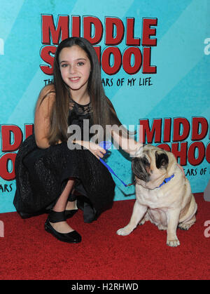 New York, Stati Uniti d'America. 1 Ottobre, 2016. Alexa Nisenson assiste il New York lo screening di scuola media: i peggiori anni della mia vita a Regal E-a piedi su Ottobre 1, 2016 in New York City. Photo credit: John Palmer/MediaPunch Credito: MediaPunch Inc/Alamy Live News Foto Stock