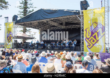 Sydney, Australia. 02oct, 2016. Nuovo Galles del Sud nella banda della polizia suonare dal vivo presso il 2016 e 39th annuale di Manly Jazz Festival di Sydney, Australia. Credit: modello10/Alamy Live News Foto Stock