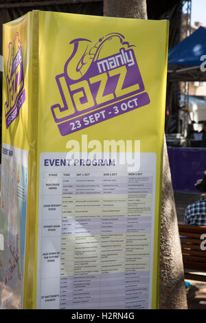 Sydney, Australia. 02oct, 2016. Jazz Band eseguire lungo la costa a Manly Beach con locali e bande internazionali di eseguire la locale scuola secondaria bande anche partecipare a questa libera manifestazione pubblica. Credit: modello10/Alamy Live News Foto Stock