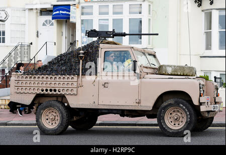 Brighton Regno Unito 2 ottobre 2016 - centinaia di Land Rover proprietari arrivano in Brighton oggi come loro traguardo annuale di Londra a Brighton Land Rover Rally Foto Stock