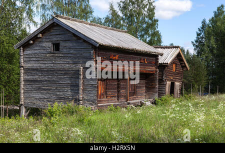 HARJEDALEN, Svezia sulla luglio 07, 2016. Vista di un antico casolare di campagna. Edificio nel log, legname. Uso editoriale. Foto Stock