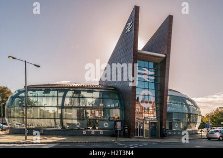 La stazione centrale di vetro di St Helens Merseyside, Inghilterra nord-occidentale. La stazione fu completamente ricostruita nel 1961. Foto Stock