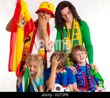 Gli appassionati di calcio, vari flag, calcio Foto Stock