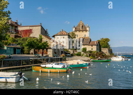 Vecchio porto sul Lac Leman, sul Lago di Ginevra, Yvoire, Rhone-Alpes, Alta Savoia, Francia Foto Stock