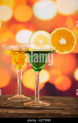 Cocktail su una tabella in bar Foto Stock