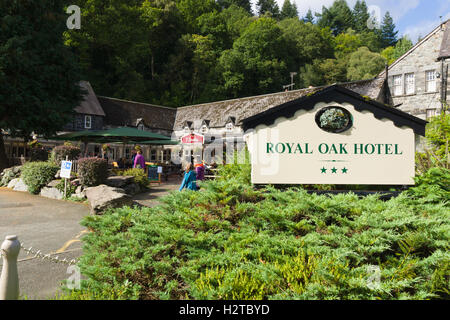 Il maneggio o Y Stablau beer garden e area da pranzo presso il Royal Oak Hotel a Betws y Coed Galles Foto Stock