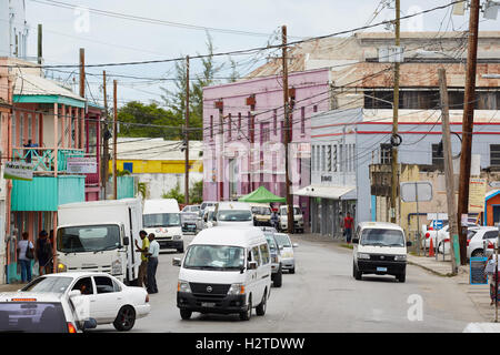 Barbados harbour marina la gente del posto occupato il traffico attorno alla capitale di mercato strada scena di trasporto Mezzi di trasporto del trasportatore T Foto Stock