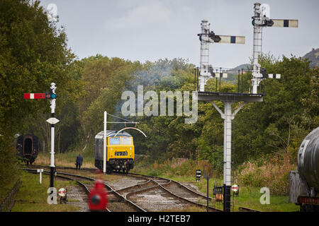 Trainspotter prendere le foto di locomotive diesel classe 35 hymek a Ramsbottom east lancashire railway conserve di linea giorno di gala platform Foto Stock