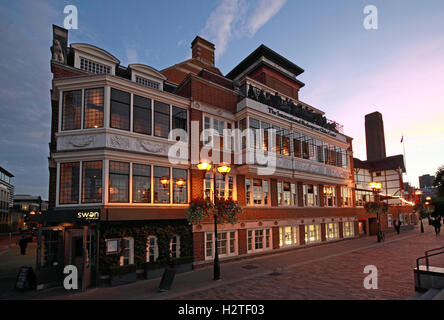 Crepuscolo al Globe Theatre di Shakespeare, 21 New Globe Walk, Bankside, Southwark, Londra, Inghilterra, REGNO UNITO, SE1 9DT Foto Stock