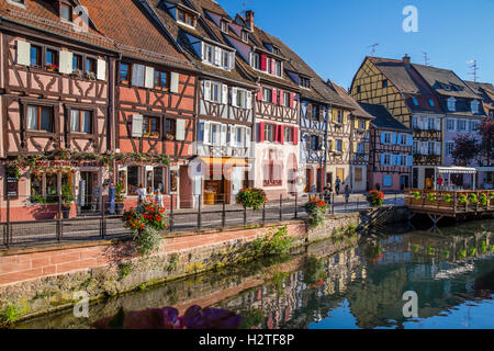 Tipiche case a graticcio in "piccola Venezia", Colmar, Alsazia, Francia Foto Stock