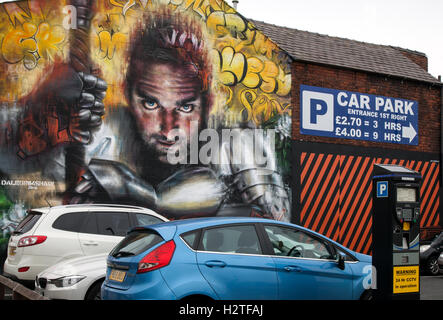 Occhi glaring guardando sopra il parcheggio; Parcheggio Eye multe & regolamenti e Art Graffiti su Cookson Street Car Park pareti parte del Re-Style Blackpool Project, Lancashire, UK, 2016 Foto Stock