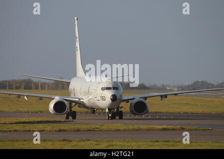 168760, un Boeing P-8A Poseidon azionato dal Navy US, a Prestwick International Airport durante l'esercizio comune della Warrior 15-2. Foto Stock