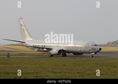 168760, un Boeing P-8A Poseidon azionato dal Navy US, a Prestwick International Airport durante l'esercizio comune della Warrior 15-2. Foto Stock