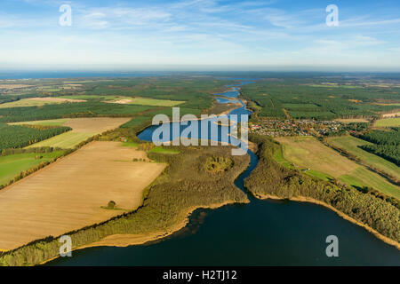 Fotografia aerea, canal tra Mirower mare e Granzower Moschen, Mirow, Müritz scenario del mare, Meclemburgo-Pomerania Occidentale, Germania Foto Stock