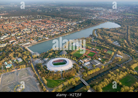 HDI Arena presso la Hannover Maschsee, HDI Arena, Hannover, Hannover 96 football Stadium, Hannover, Bassa Sassonia, Germania, Europa Foto Stock