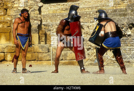 Tarragona: Festival di 'Tarraco Viva". Anfiteatro Romano. Gladiatori Foto Stock